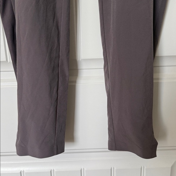 Athleta - Brooklyn Mid Rise Ankle Pant - Size 6 - Good Condition!! - Picture 4 of 9